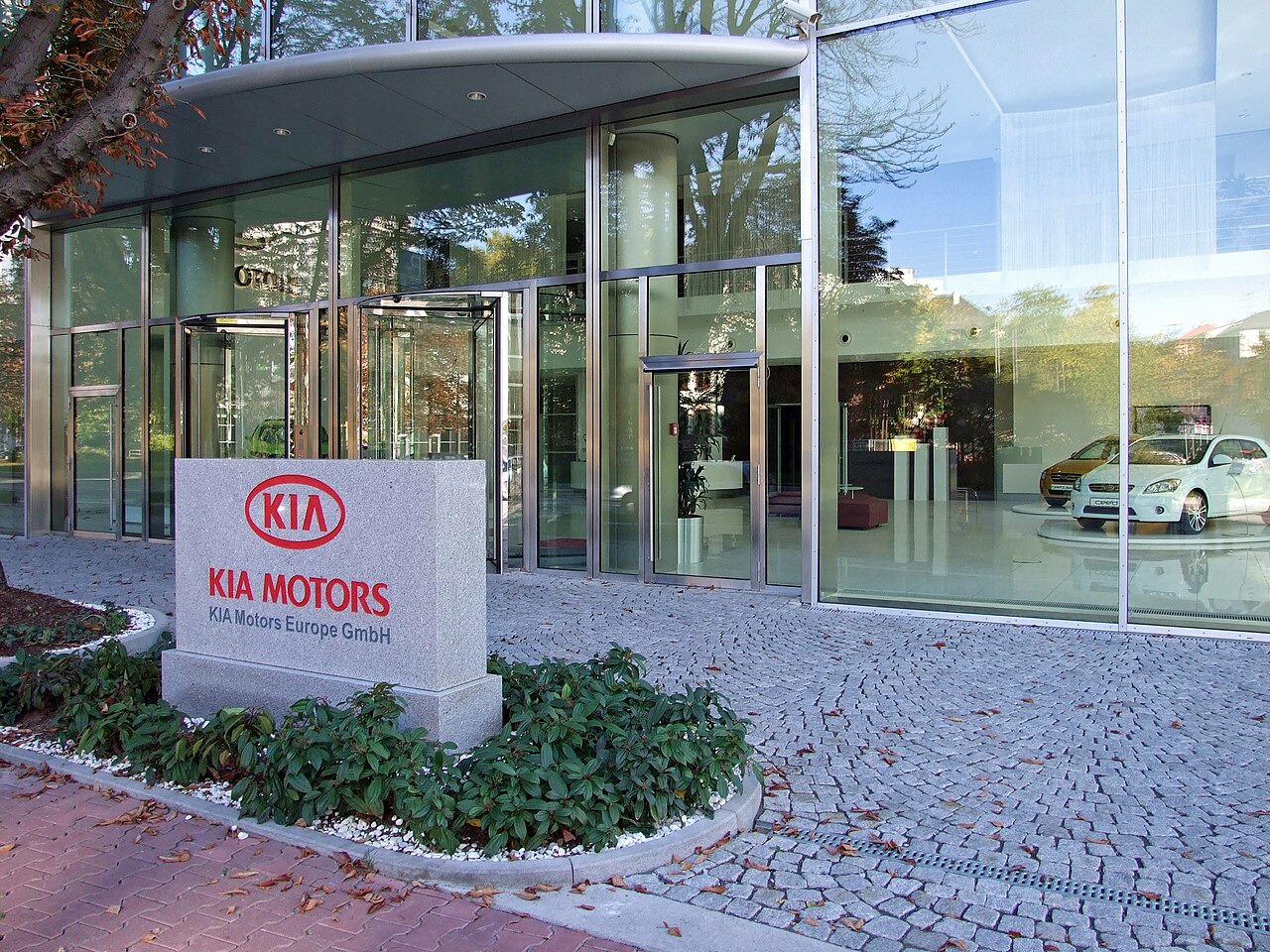 Kia прекращает выпуск своего флагманского премиум-седана после падения продаж на 87%