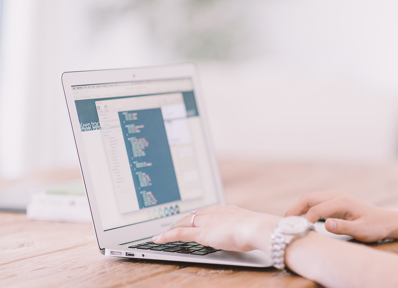 Vibe coding без иллюзий: как ИИ ускоряет разработку и ломает безопасность